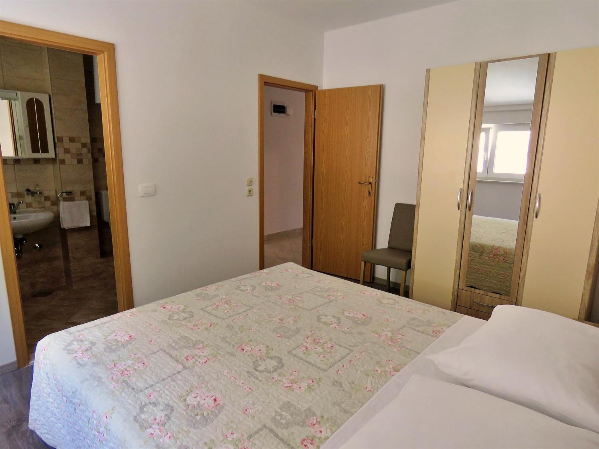 Apartments Zvone Омиш Экстерьер фото