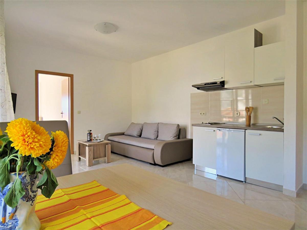 Apartments Zvone Омиш Экстерьер фото