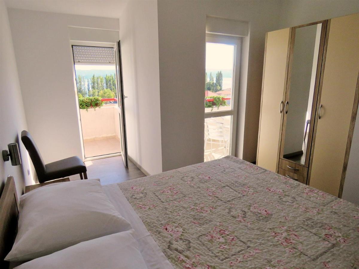 Apartments Zvone Омиш Экстерьер фото